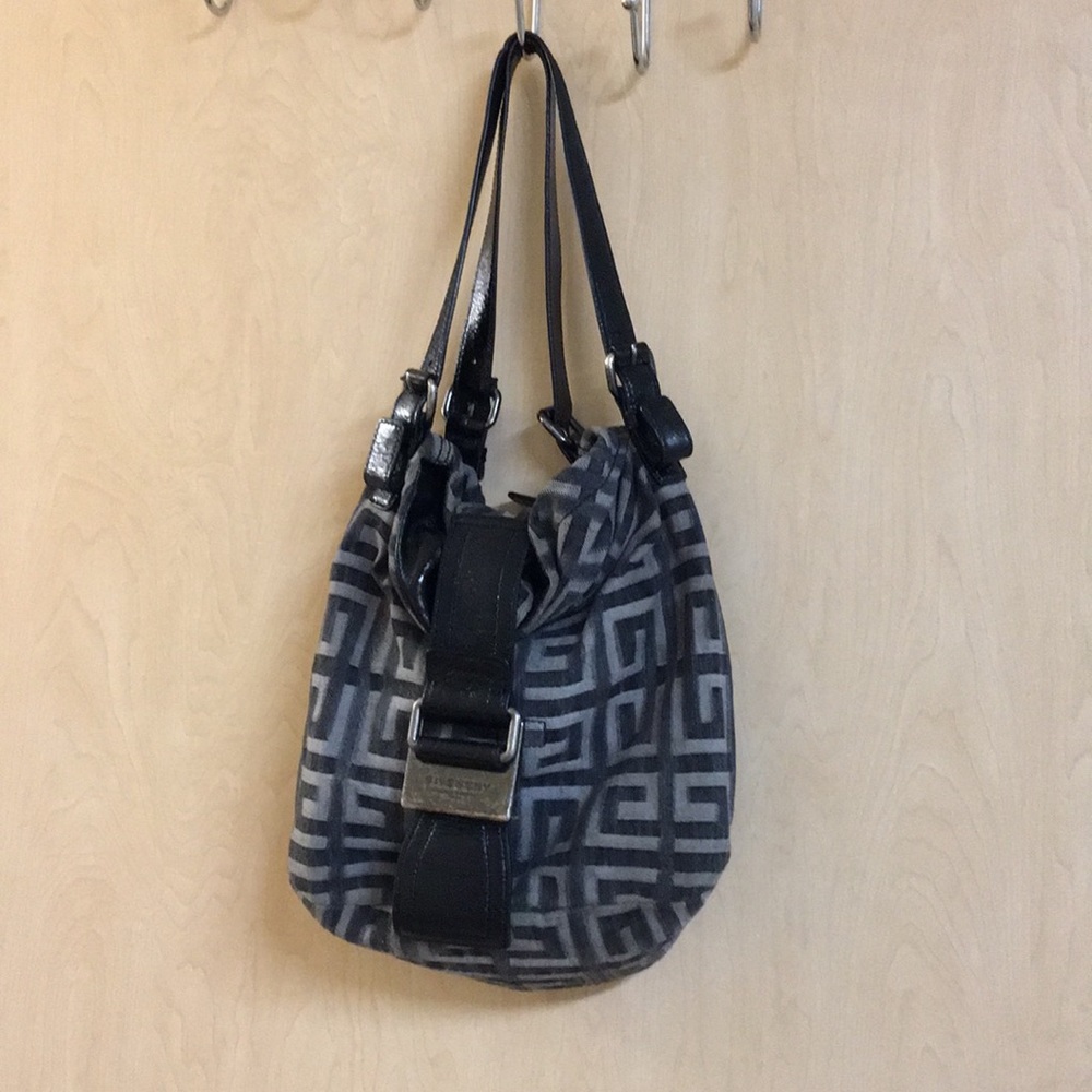 •LOW PRICE MAKE OFFER• $1800 RETAIL GIVENCHY BAG